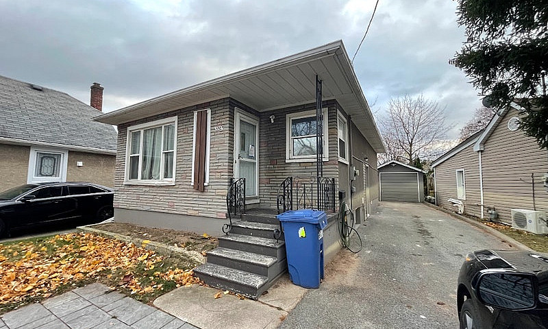 Renovated 2 Bedroom ...