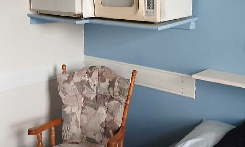 Furnished Upstairs R...