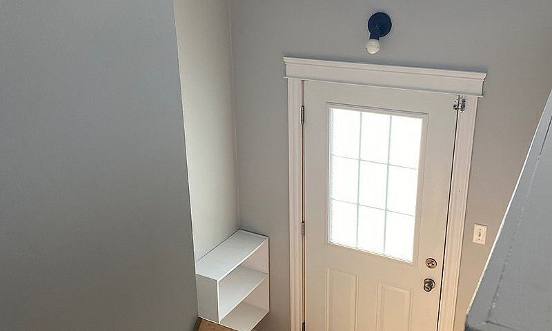 Upstairs 3-Bedroom ~...