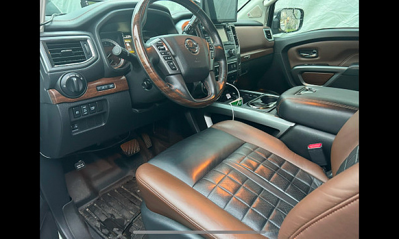 2018 Nissan Titan Pl...
