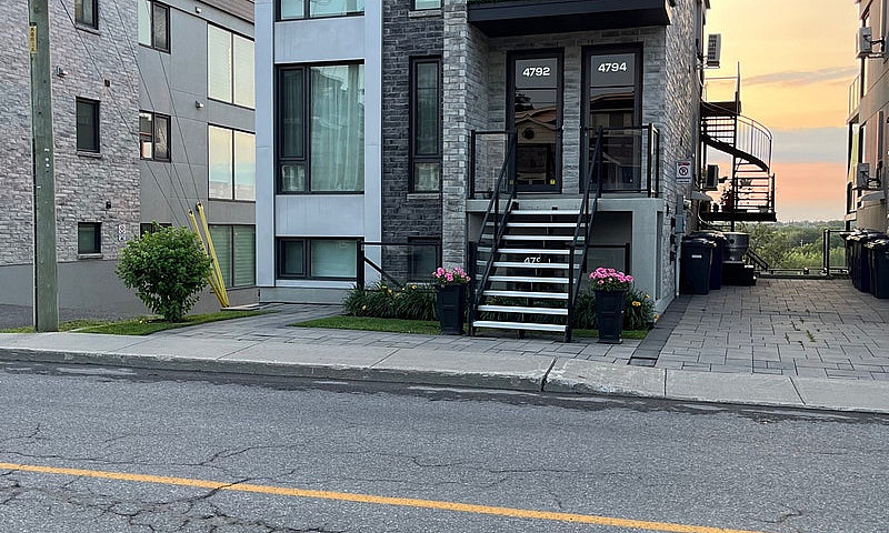 Condo À Louer ...