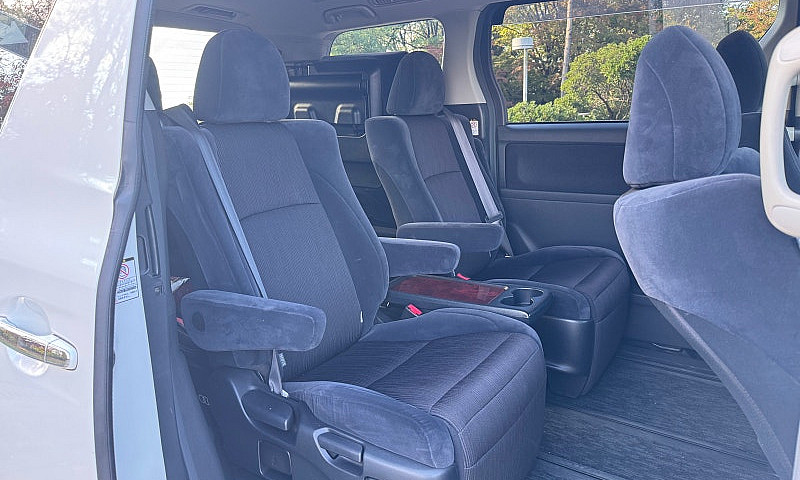 2008 Toyota Vellfire...