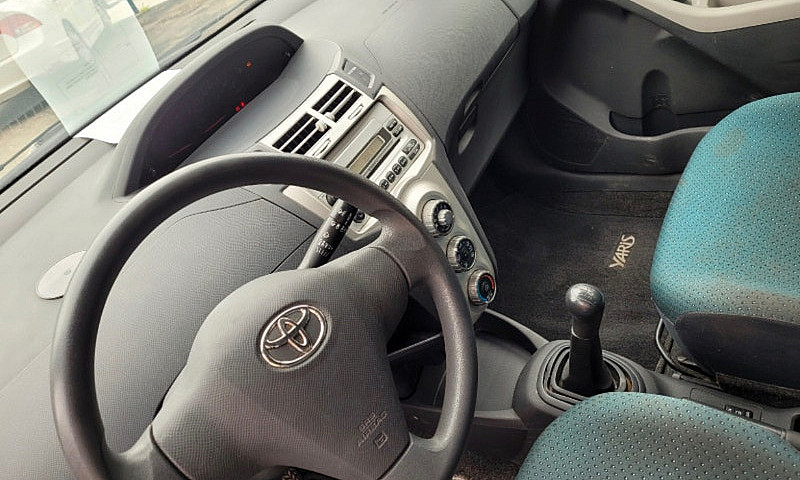 Toyota Yaris 2006...