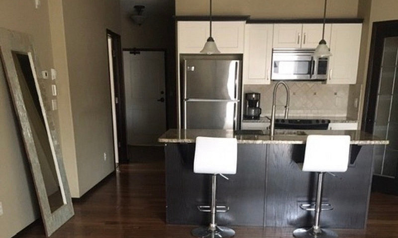Red Deer Condo… Supe...