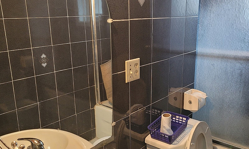 Toronto 3 Bedroom Un...