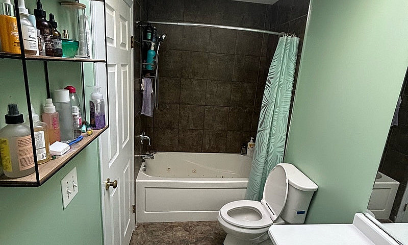 Room For Rent In Eri...