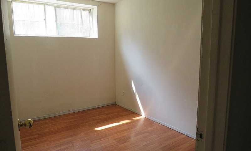 4 Bedrooms House For...