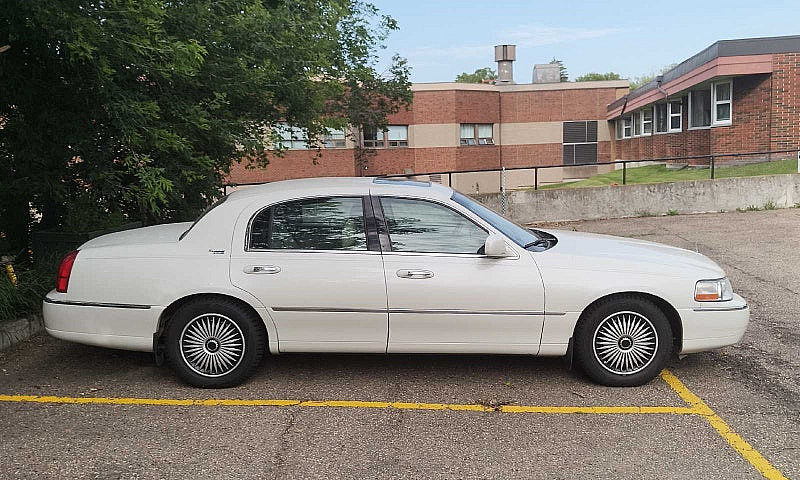 2005 Lincoln Town Ca...
