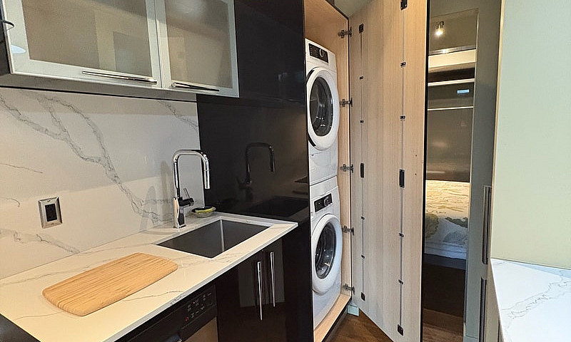 Furnished Downtown V...
