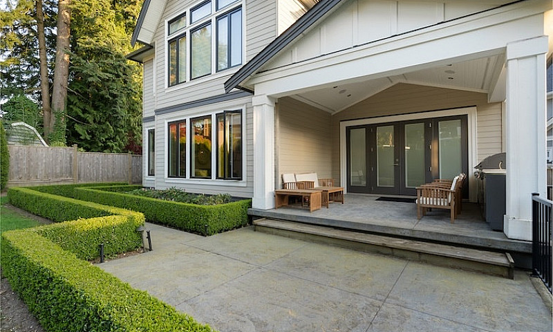 Beautiful Newer Hous...