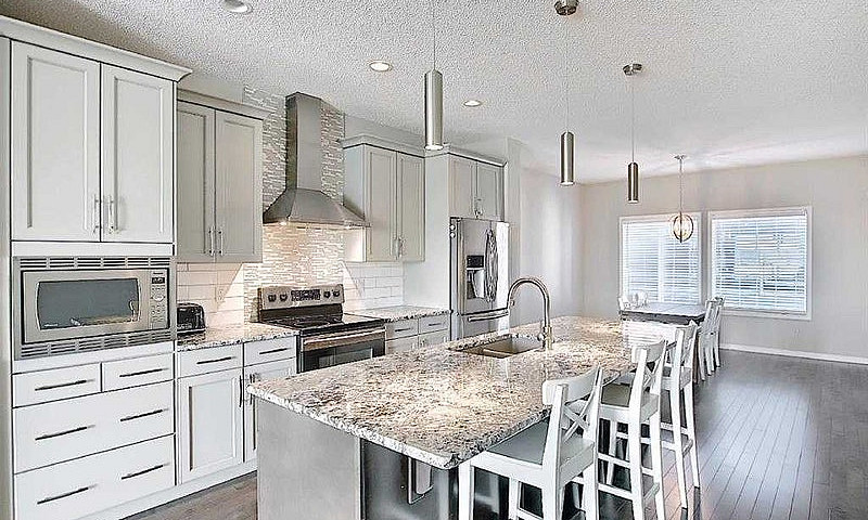 $2,100 |Evanston 3-B...