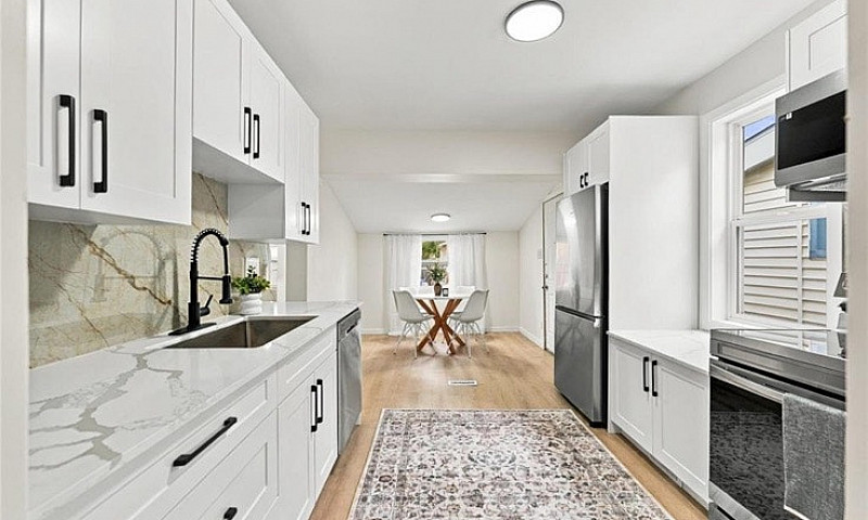 Fully Renovated 2 Be...