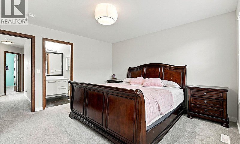 Beautiful 3 Bed 3 Ba...
