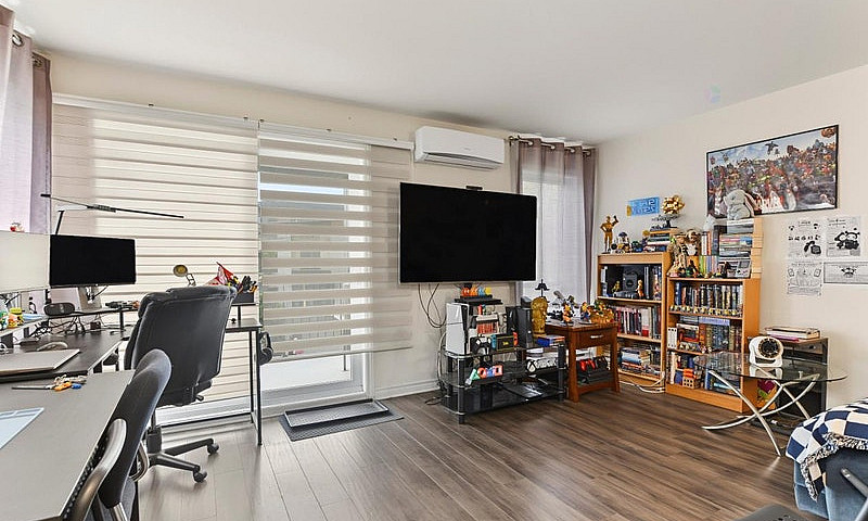 Condo À Vendre, Deux...