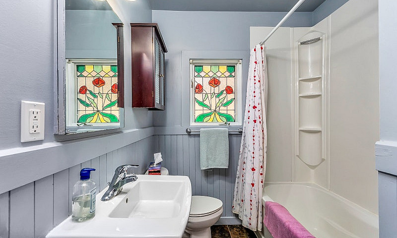 3 Bedroom + Den Hous...