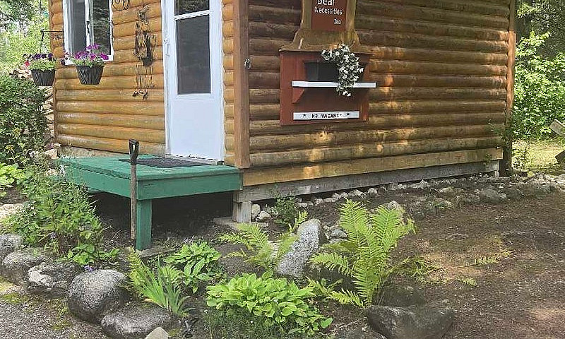 Cottage And Condo Fo...