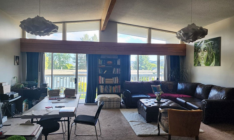 4Bdrm Top Floor...