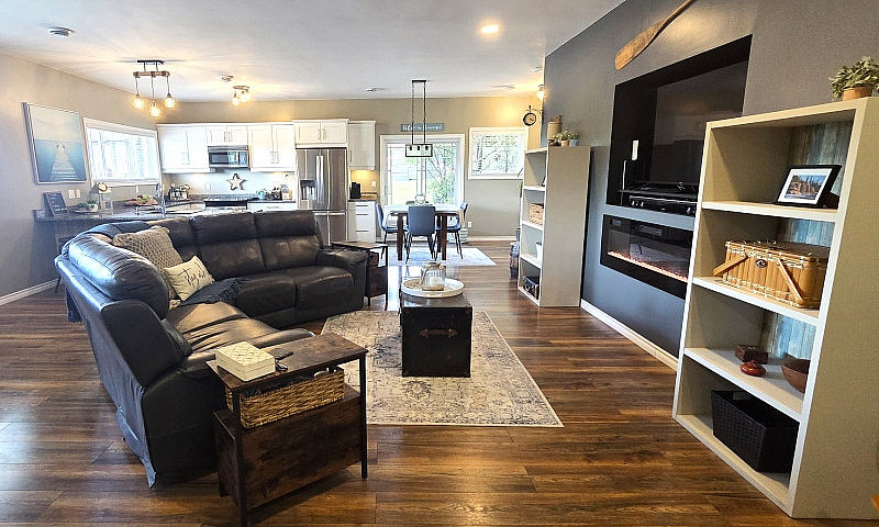Charming Bungalow Wi...