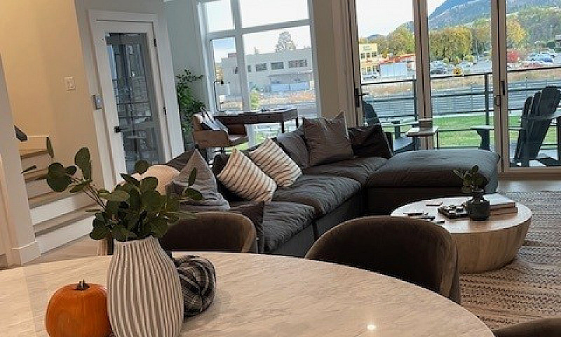 Fully Furnished 4 Be...