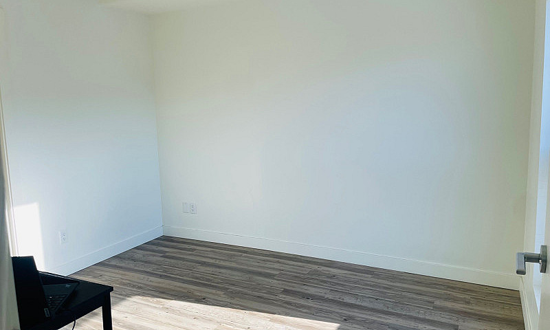 570 Stradbrook Ave 2...