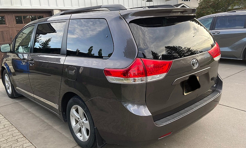 2012 Toyota Sienna L...