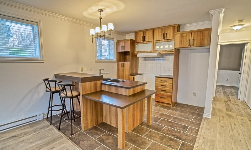 Condo 3 1/2 À Louer ...