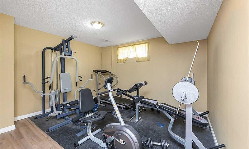 Spacious 4-Bedroom, ...