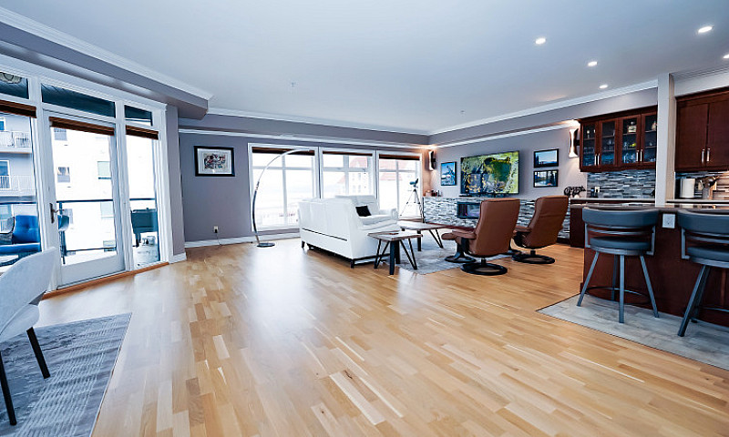 160 Harbourfront Dr,...