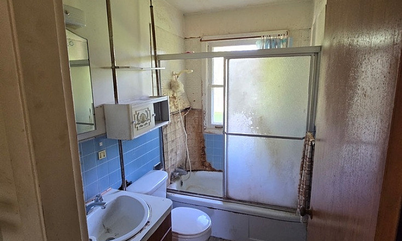 4 Bed 1 Bath House I...