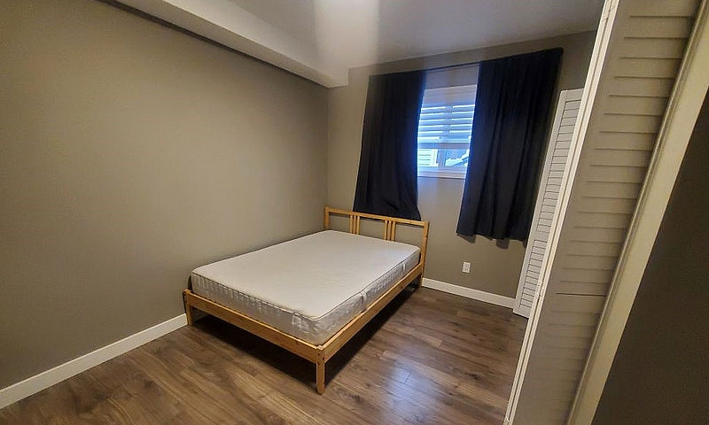 Furnished 2-Level Ba...