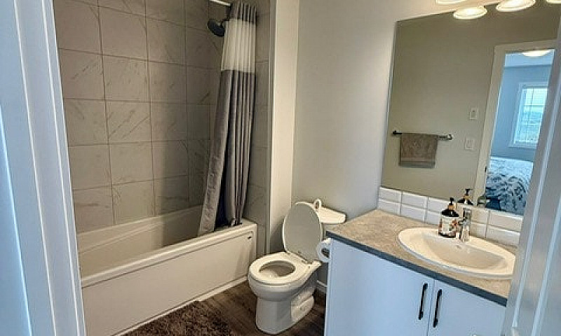 Stunning 3Br/2.5Ba T...