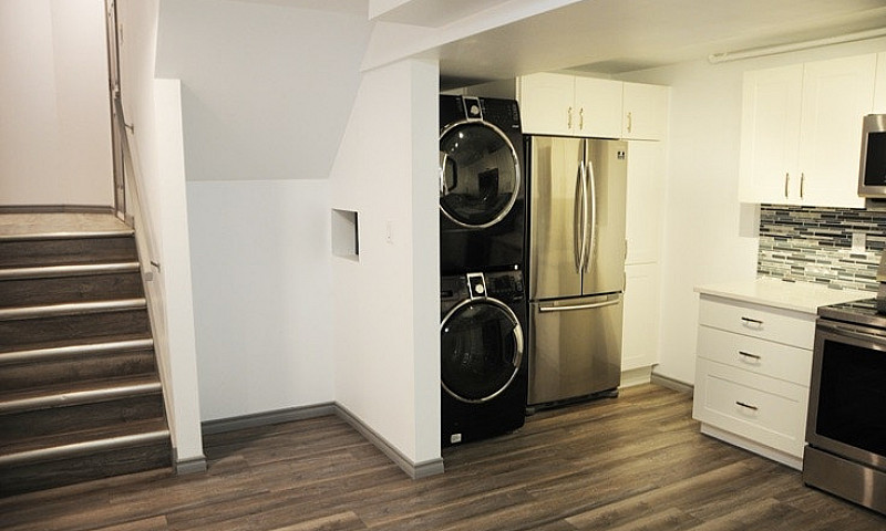 Basement Suite For R...