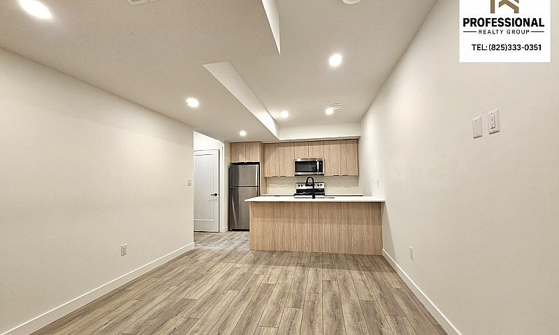 Stylish 1-Bedroom Ba...