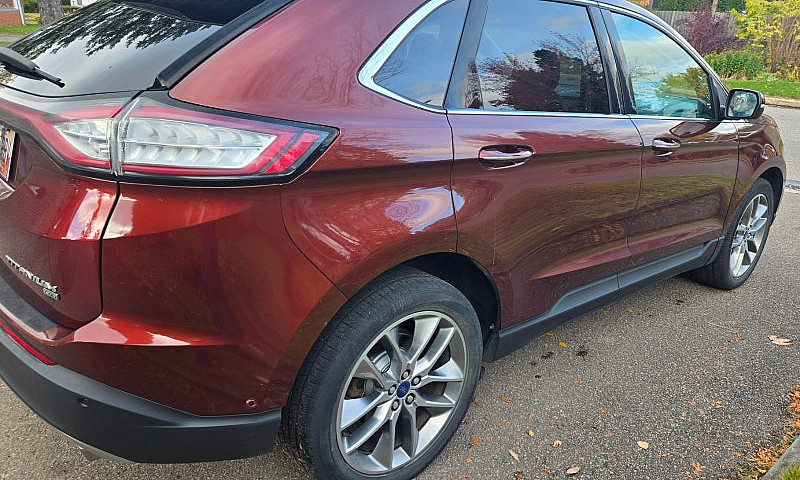 Ford Edge Titanium 2...