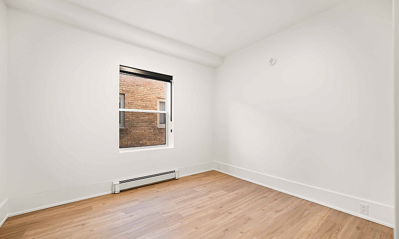 411 Stradbrook Ave -...
