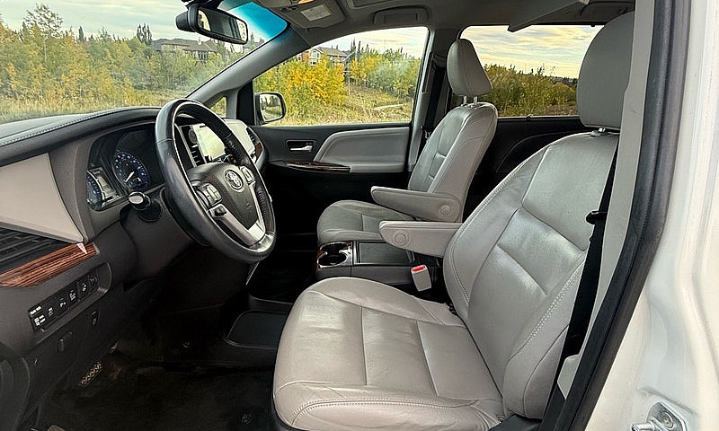 2015 Toyota Sienna L...