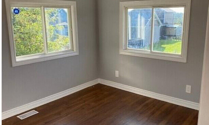 House For Sale - Mot...
