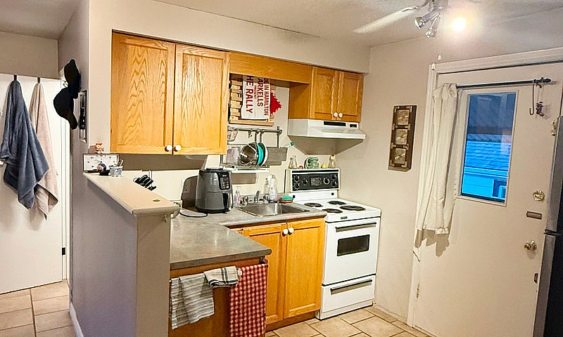 Cozy 1 Bedroom Plus ...