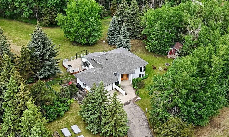 House For Rent/ Acre...