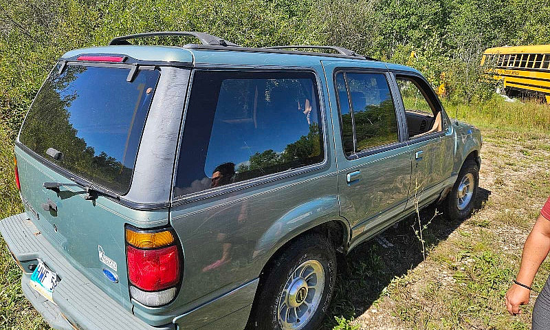1996 Ford Explorer E...