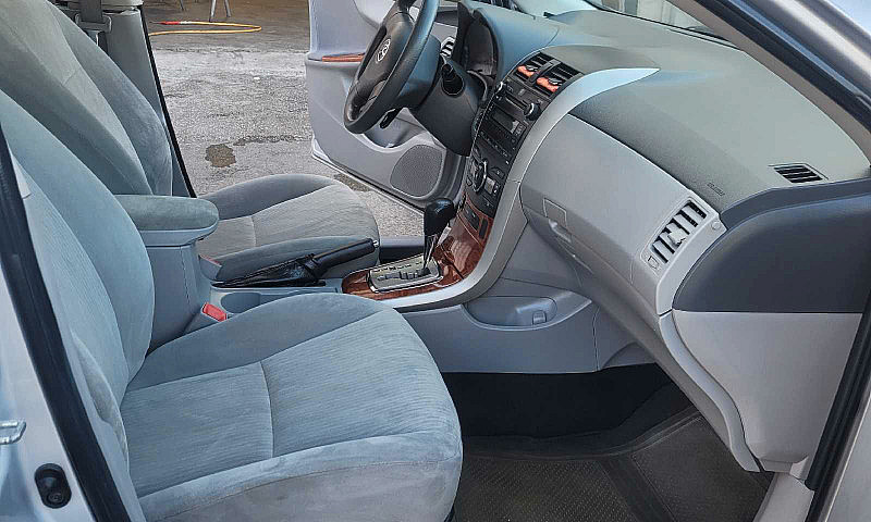 Toyota Corolla 2010...