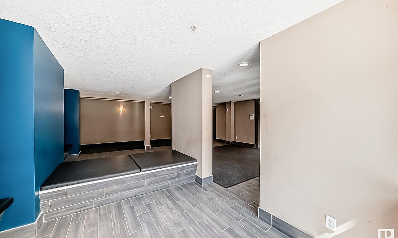 Condo For Sale In Wi...