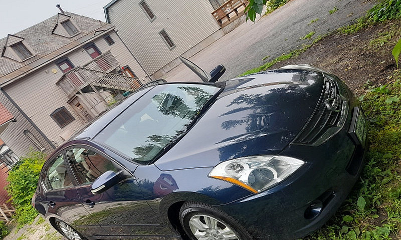 Nissan Altima   Cvt...