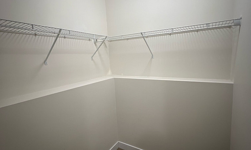 **2 Bed 1 Bath Lower...