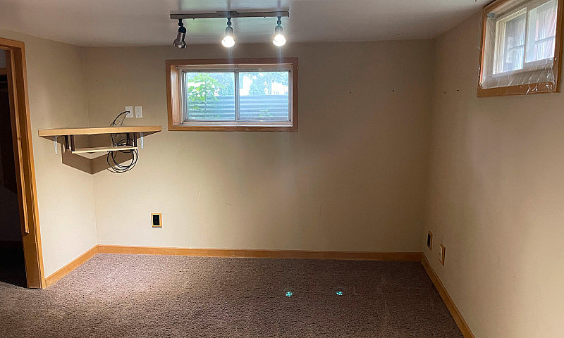 1 Bedroom Basement S...