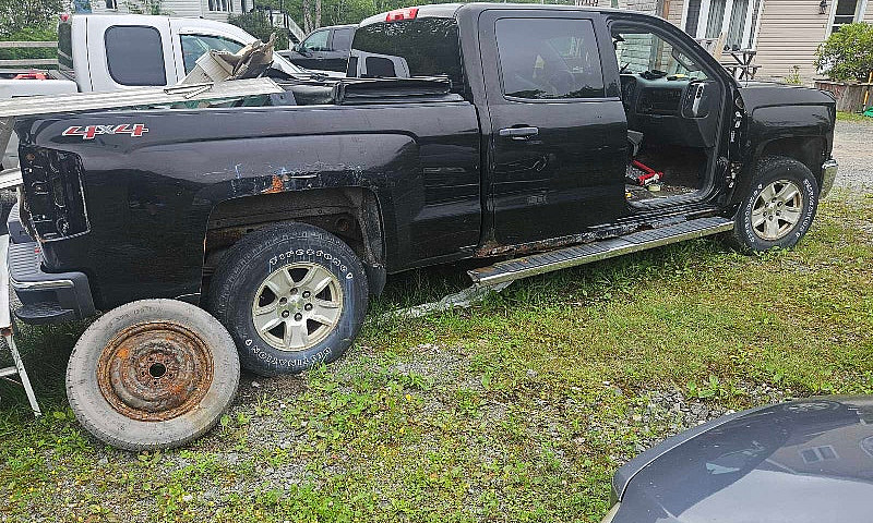 Moving Sale Text Tru...