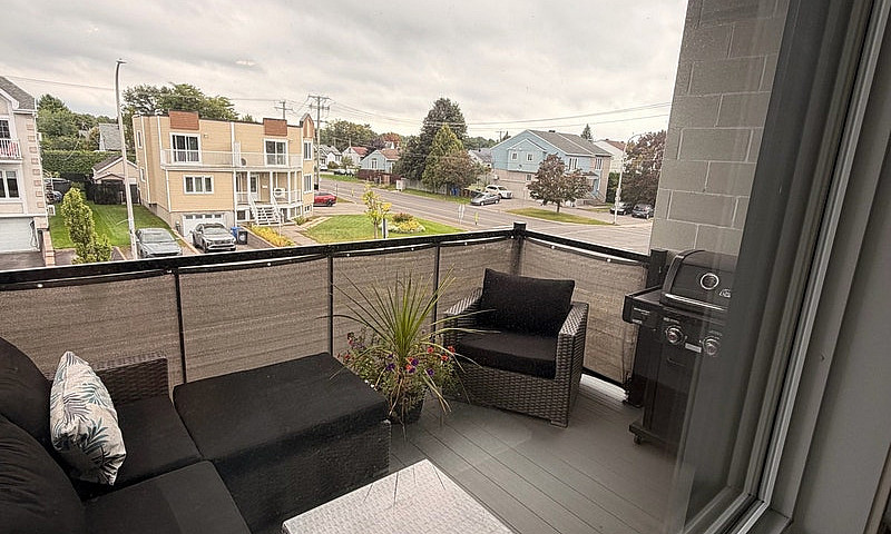Condo 3 1/2 À Louer ...