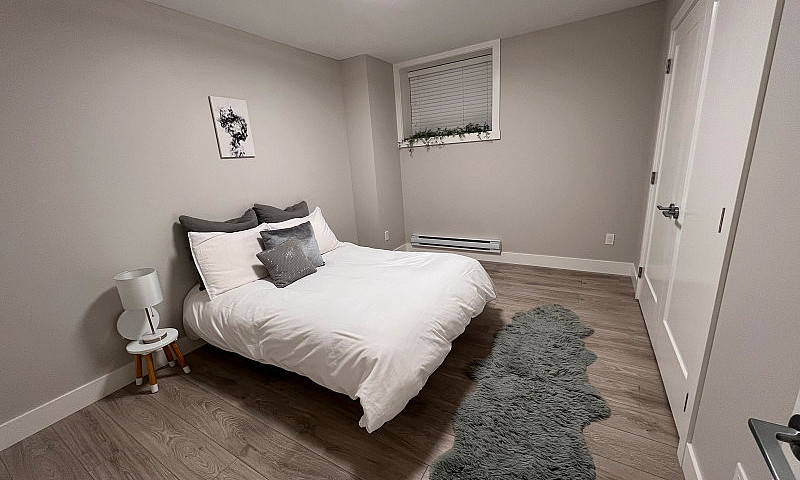 Spacious 2 Bedroom S...