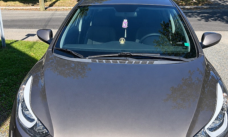 Hyundai Elantra ...