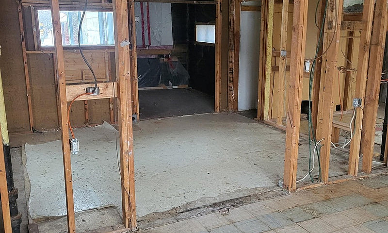 House For Sale In Es...
